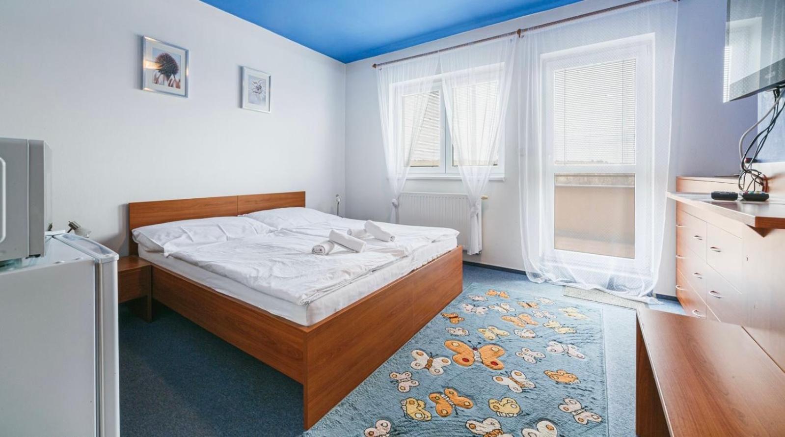 Apartmany, Penzion, Wellness U Zlate Rybky Вишков Экстерьер фото
